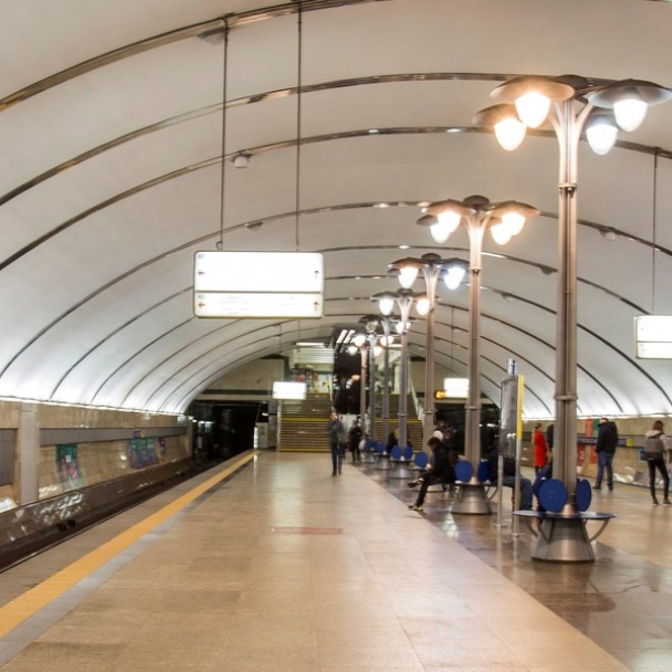 Во время утренней ракетной атаки в метро скрывалось более 40 тысяч киевлян