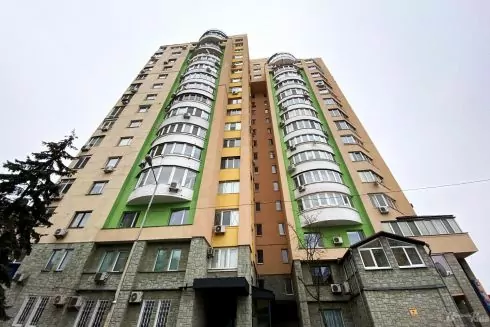 На Оболоні мешканець утеплив багатоповерхівку і встановив рекорд України