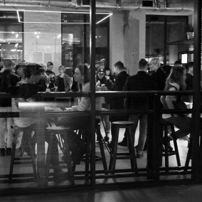 Засновники бару Malevich і Розумної кави відкрили кафе в Довженко-Центрі