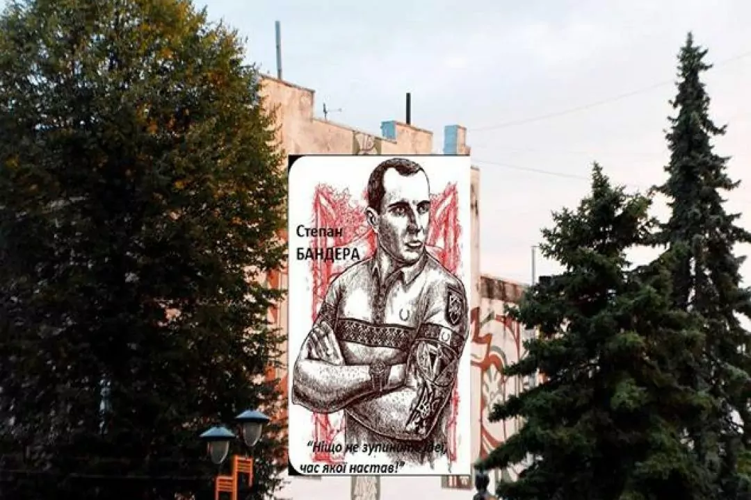 В Івано-Франківській області радянську мозаїку хочуть замінити портретом Бандери