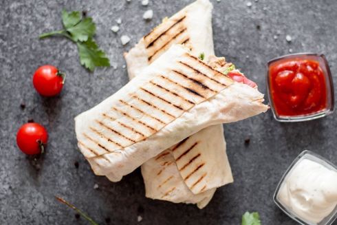 Переселенці з Маріуполя відкрили "Центр шаурми" на Подолі. Це другий заклад мережі