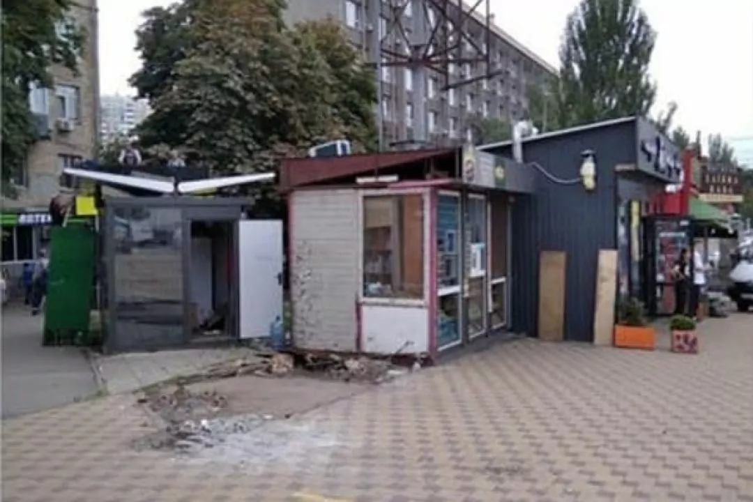 До і після: в КМДА показали, як замість МАФів у місті облаштовують зелені зони