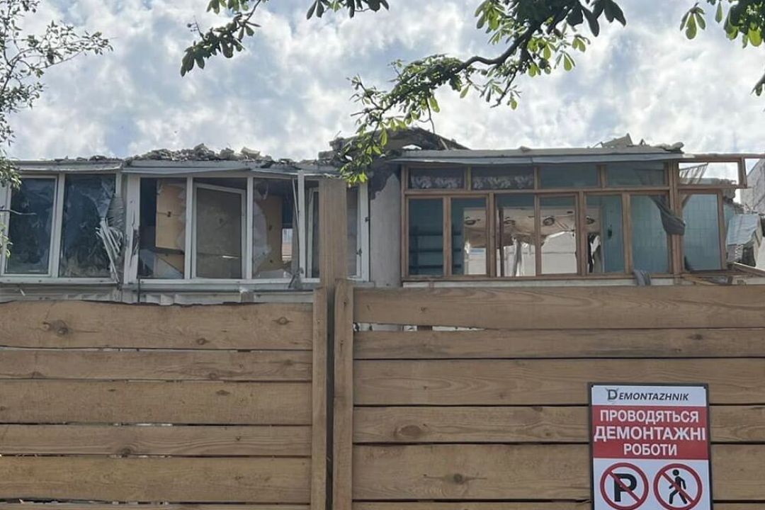 В Ірпені майже розібрали будинок, де було графіті Бенксі