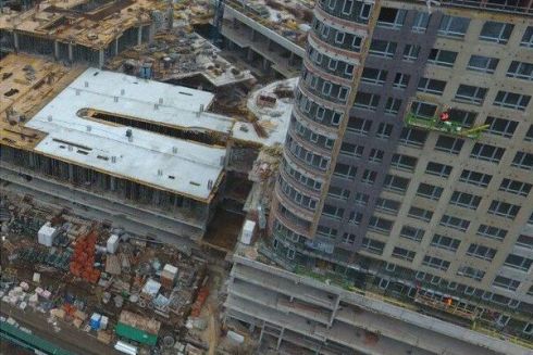 Біля "Довженко-центру" забудовник у ході незаконного будівництва заблокував вхід до укриття