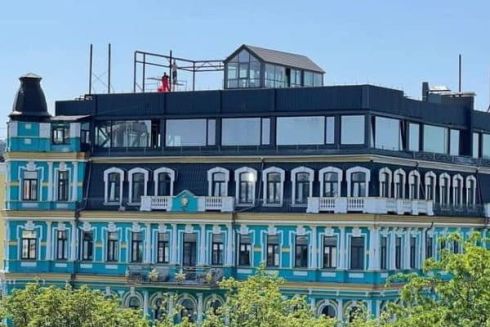 Надстройку на крыше исторического дома на Владимирской обязали демонтировать