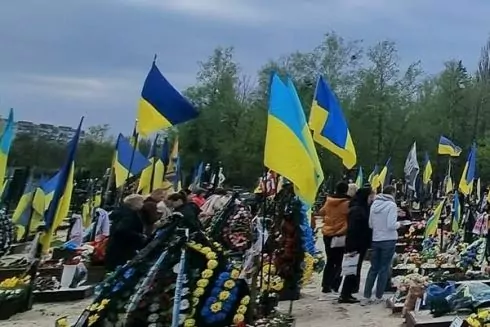 На киевских военных кладбищах будут устанавливаться мемориалы и памятники единого образца