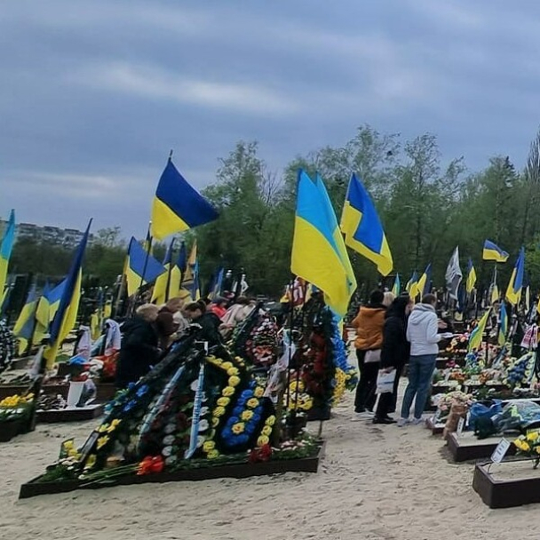 На київських військових кладовищах встановлюватимуть меморіали та пам'ятники єдиного зразка