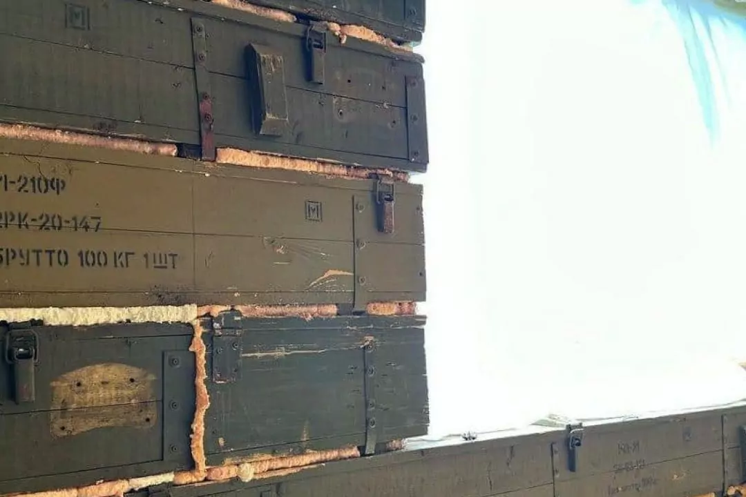 На Харківщині фермер будує дім із ящиків від російських "Градів"