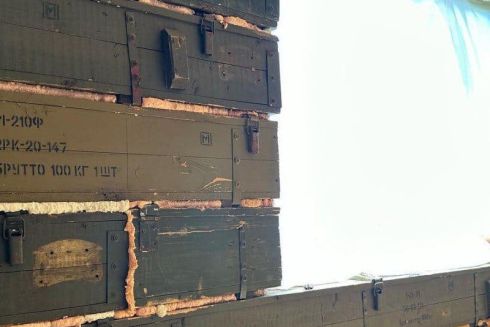 На Харківщині фермер будує дім із ящиків від російських "Градів"