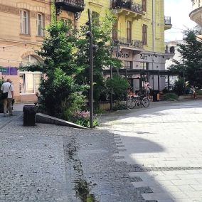 У Львові запарковану та незатишну вулицю перетворили на пішохідну та безбар'єрну