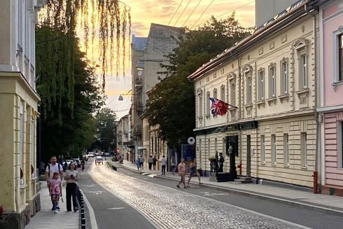 Дивіться, як у Львові вулицю зробили комфортною для велосипедистів, автомобілістів та пішоходів