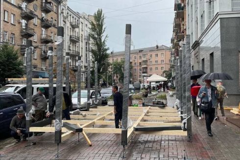 Заведение на Шота Руставели забрало большую часть тротуара под летнюю площадку