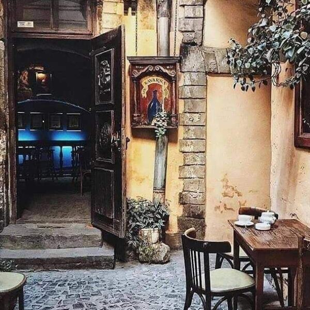 Закрывается легендарное кафе "Под синей фляжкой" во Львове