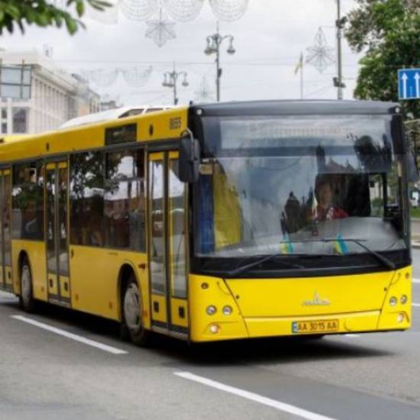 Кияни пропонують створити швидкісний автобусний маршрут на лівому березі — петиція