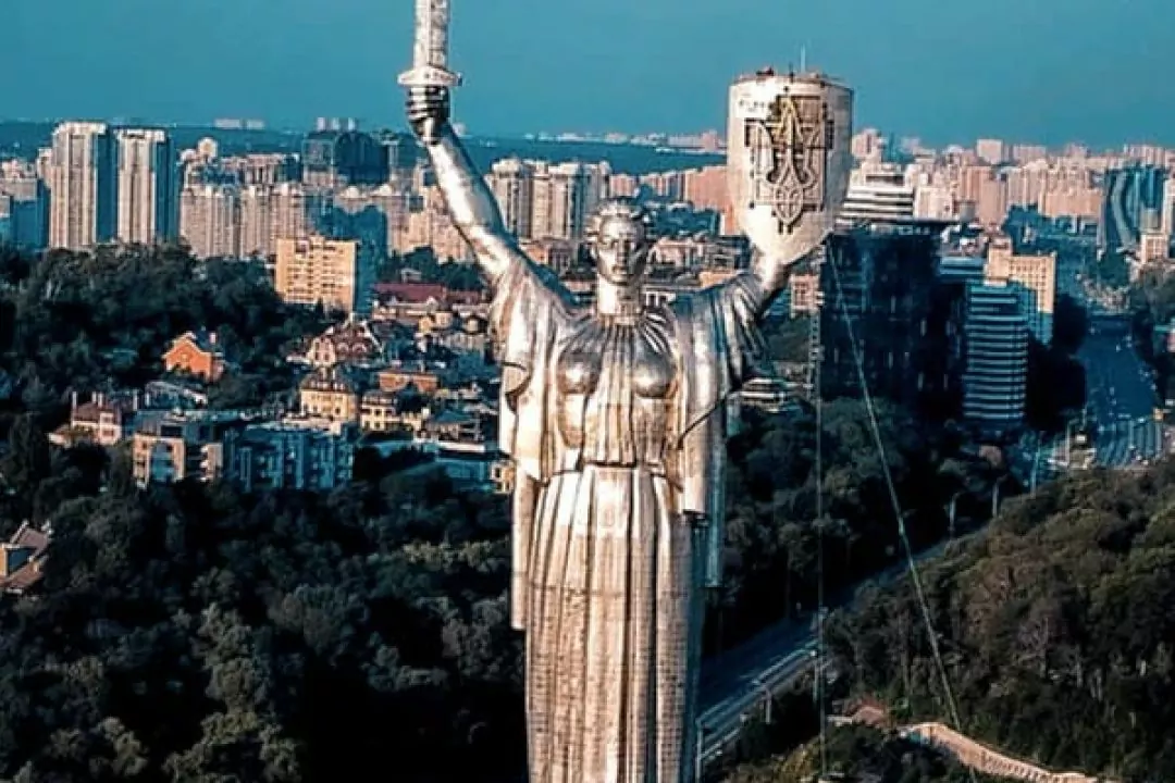 На Батьківщині-матері помітили ще один радянський символ