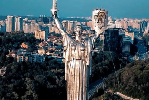 На Батьківщині-матері помітили ще один радянський символ
