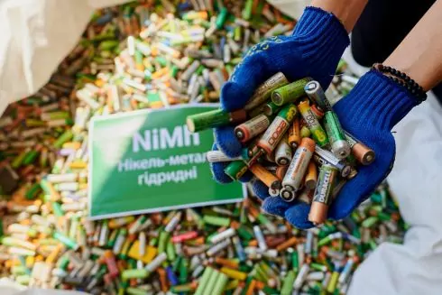 Впервые за 1,5 года: Из Украины отправили на переработку в Польшу 42 тонны батареек