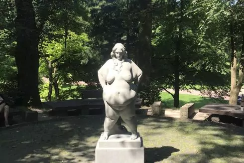 Во Львове откроют скульптурный маршрут. Одна из работ посвящена бодишеймингу