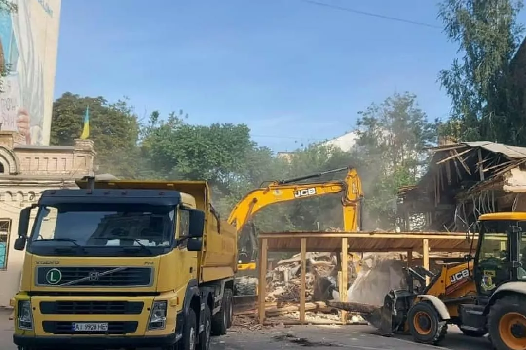 На Подоле снесли 200-летний дом