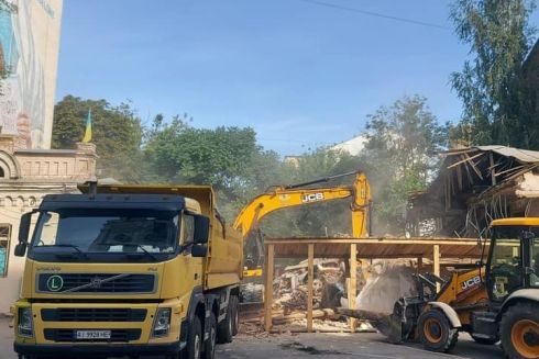 На Подоле снесли 200-летний дом