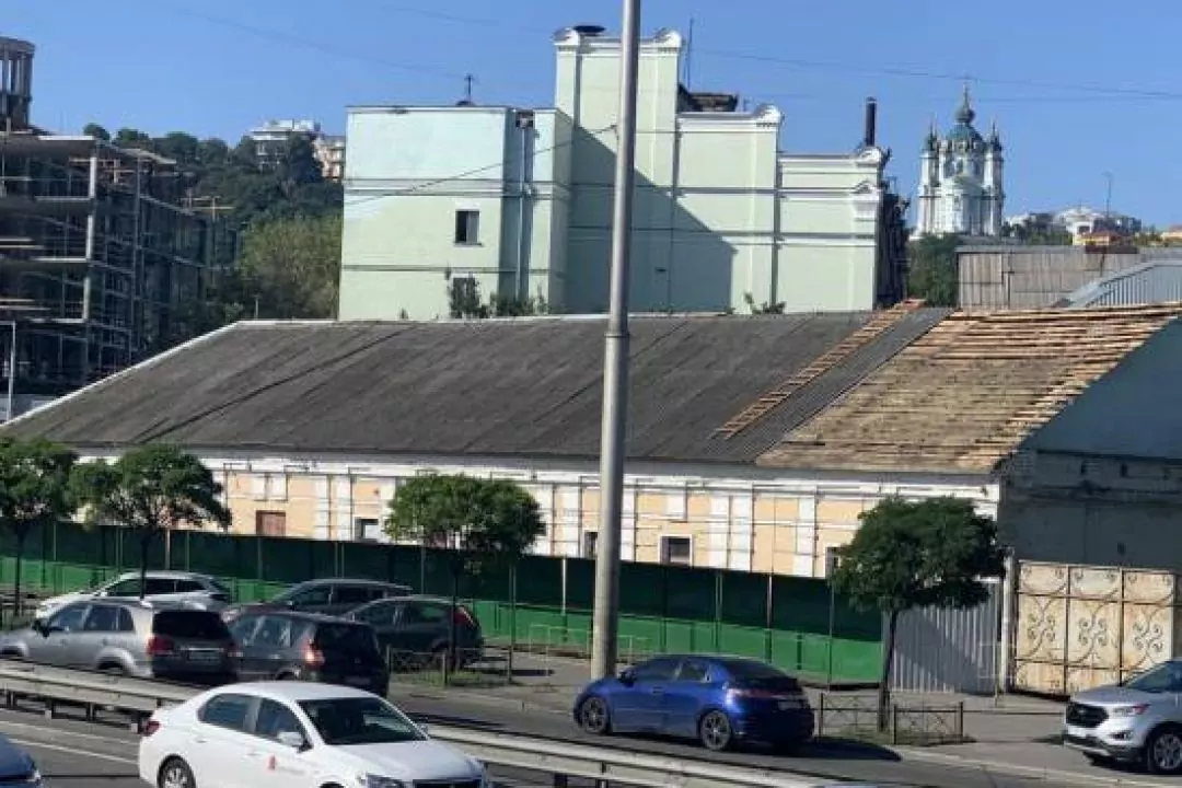 Прокуратура Києва подала в суд на власника садиби Бубнова: вимагають охоронний договір і ремонту