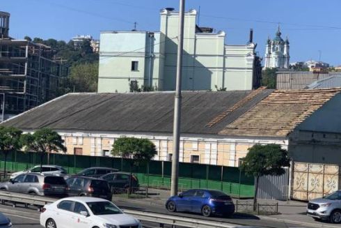 Прокуратура Києва подала в суд на власника садиби Бубнова: вимагають охоронний договір і ремонту