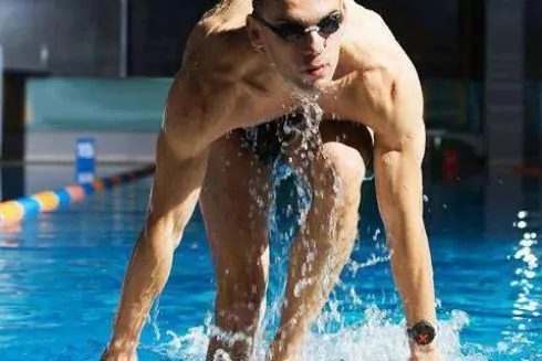 Рекорд: українець проплив Дніпром 900 км