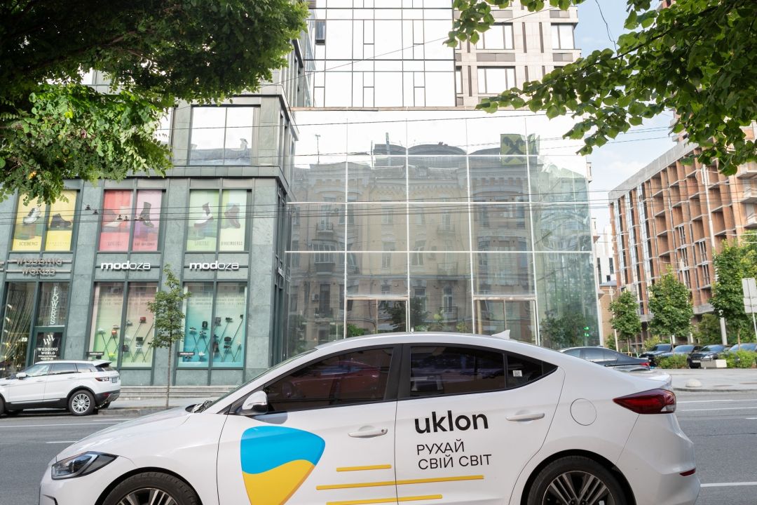 Uklon запустив новий клас таксі, який може їхати смугами громадського транспорту