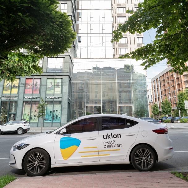 Uklon запустив новий клас таксі, який може їхати смугами громадського транспорту