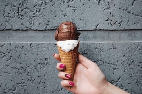 На Подолі відкрилося кафе з домашнім морозивом «Умка»