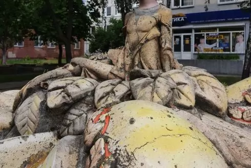 На Троєщині знищили унікальну глазуровану скульптуру "Дюймовочка"