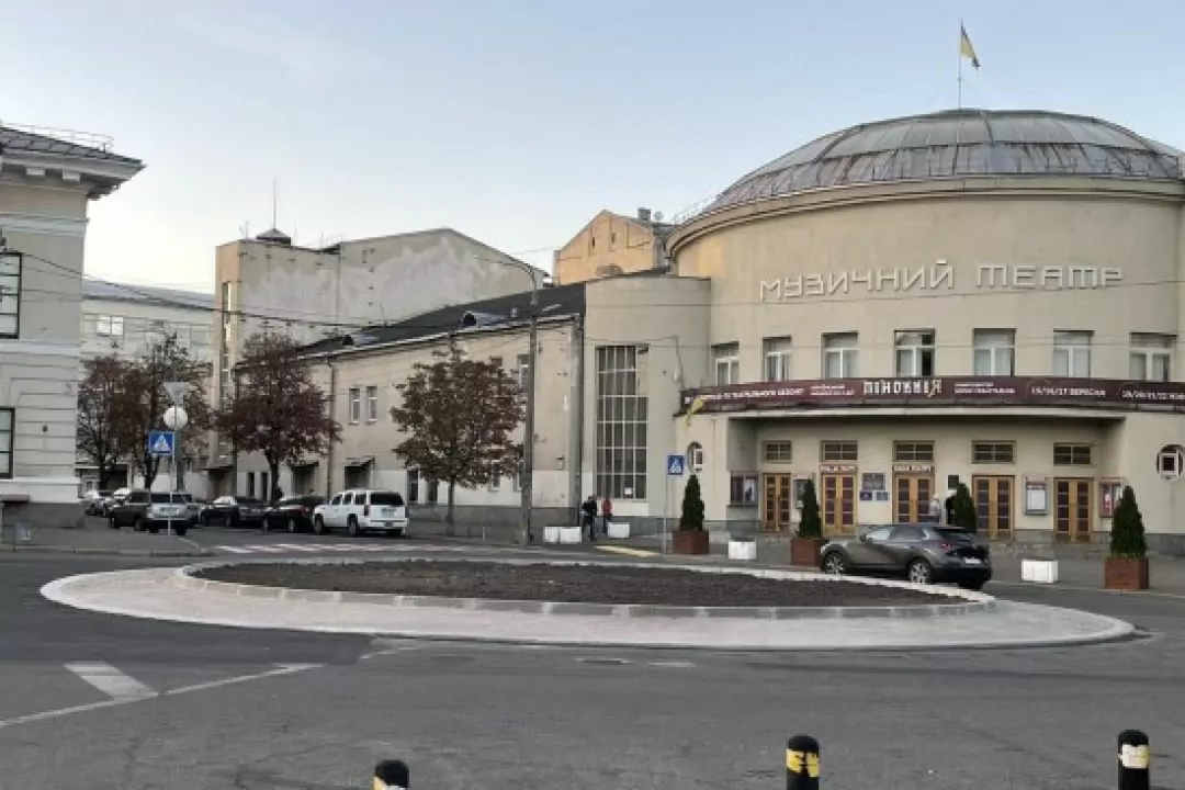 На Контрактовой площади появился кольцевой перекресток
