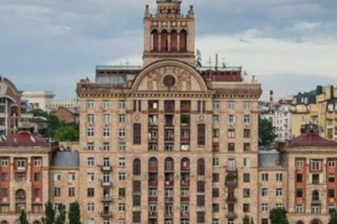 Зірку на Хрещатику, постамент пам'ятника леніну та ще 45 об'єктів демонтують у Києві