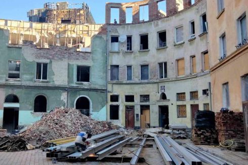 Смотрите, как восстанавливают дома во Львове, разрушенные российскими ракетами