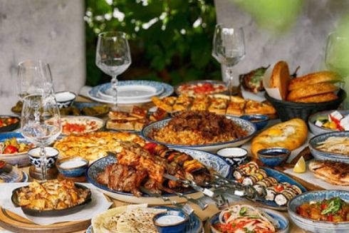 На Куреневке открылся ресторан «Восточный Базар» с блюдами узбекской кухни