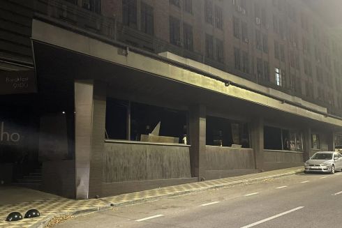 Летнюю площадку ресторана Boho, занимавшего весь тротуар, демонтировали