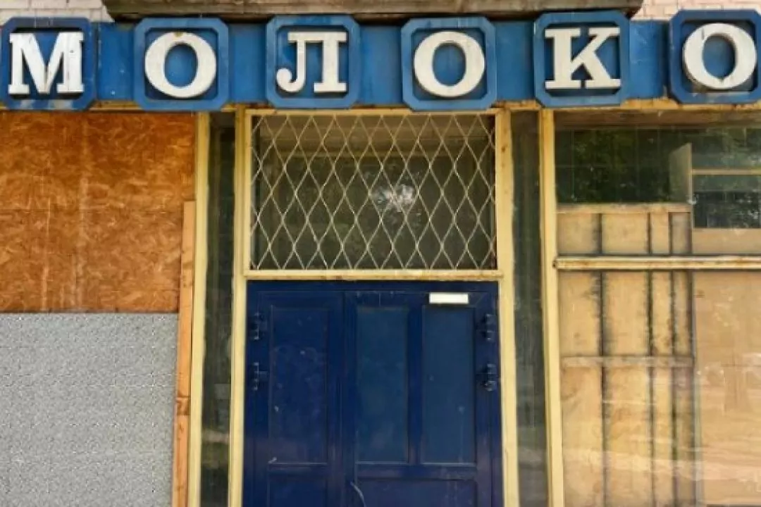Milk Bar розмістять на фасаді історичну вивіску &laquo;Молоко&raquo;, яку відреставрували активісти