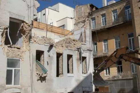 &laquo;Преступление и&hellip; восстановление?&raquo;: во дворе достопримечательности на Рейтарской организуют выставку, чтобы привлечь внимание к произволу застройщиков