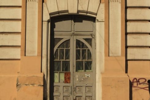 Волонтеры собирают деньги на реставрацию дверей химфакультета университета Шевченко