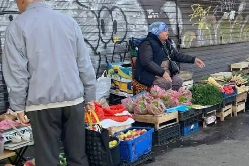 Стихийных торговцев разогнали на Оболони: фото