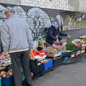 Стихійних торговців розігнали на Оболоні: фото