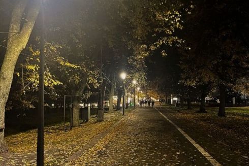 На ВДНГ встановили нові ліхтарі: декоративні елементи зі старих опор реставрують