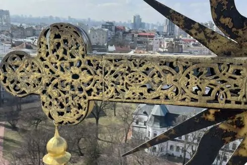 У Софії Київській показали стан покрівлі та куполів собору