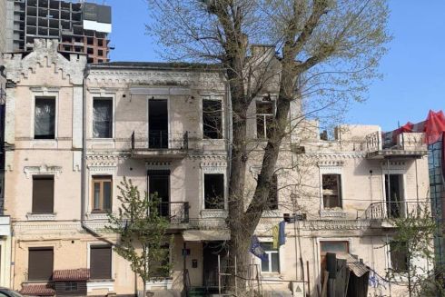 "Будинок з комахами" може завалитися, якщо будівельники збільшать котлован на кілька метрів