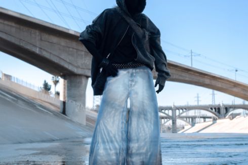 Українці створили перші у світі напівцифрові джинси