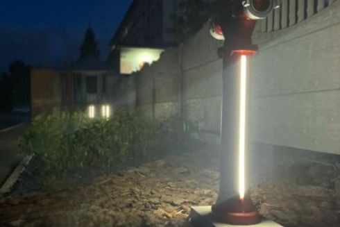 У Дарницькому районі облаштували алею з вогнегасниками замість ліхтарів: фото