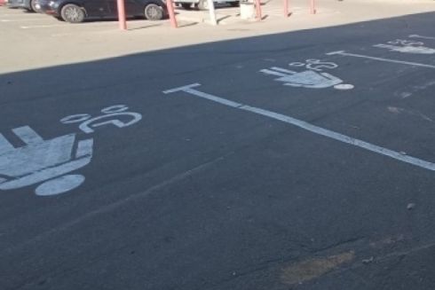 Паркомісця для батьків із дітьми можуть з'явитися у Львові