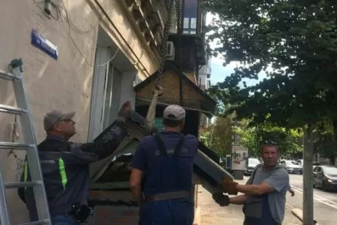 На Подолі намагались звести надбудову на фасаді пам'ятки архітектури. Роботи зупинили