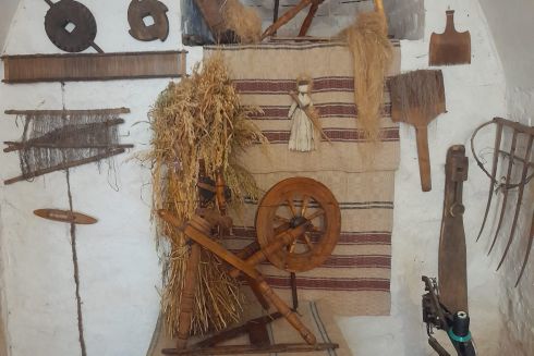 Фото. У Житомирі вчитель облаштував музей у шкільному укритті