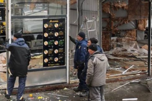 На Печерській площі демонтують незаконні МАФи: що буде на їхньому місці